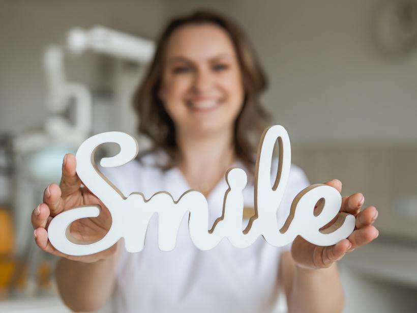 Îți dorești un zâmbet care să nu treacă neobservat?