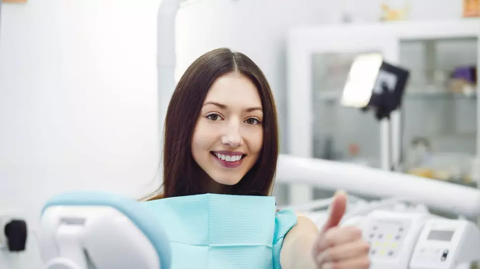 Mai bine previi cariile decât să le tratezi – Iată ce sfaturi oferă specialiștii pentru o dantură sănătoasă